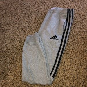 Adidas joggers w/pockets